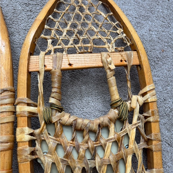 Vintage Cabela\'s Wooden SNOWSHOES rawhide 10\